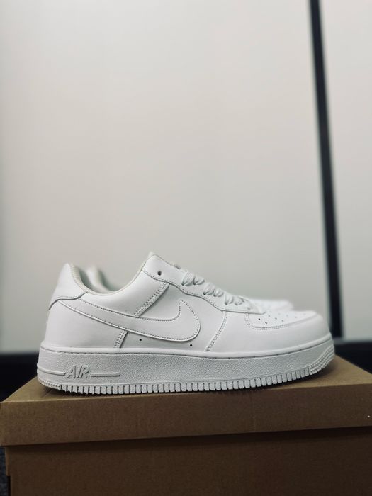 Продам кроссовки *NIKE AIR FORCE 1*