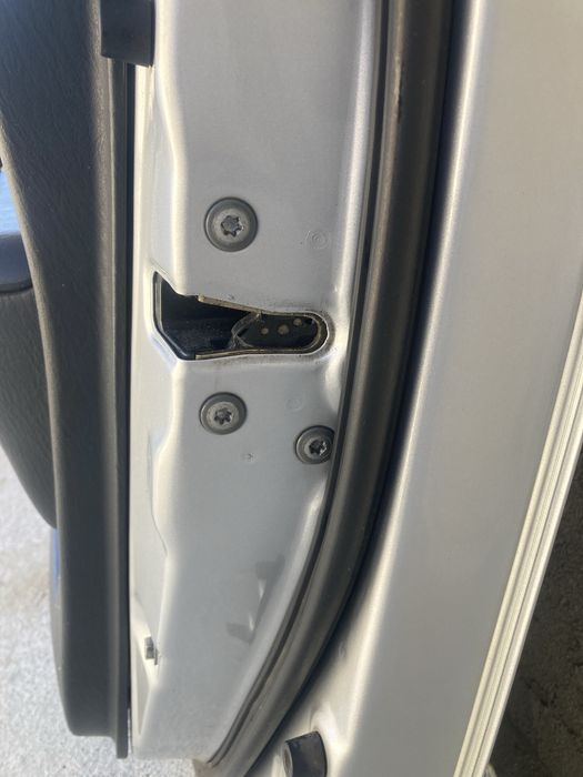 Предна дясна врата за тойота корола хечбек/toyota corolla 02-05г