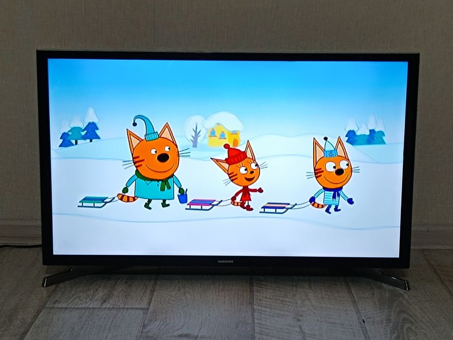 Samsung Smart TV, 82 см