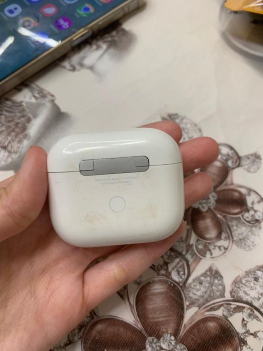 Продам Airpods срочно.