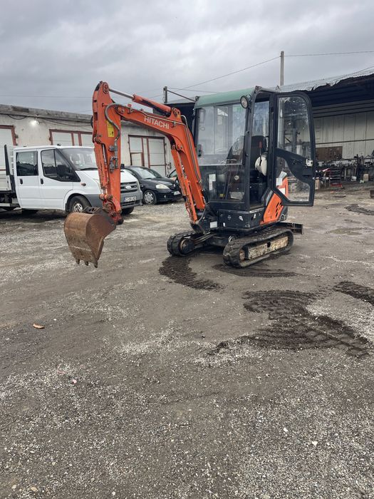 Miniexcavator  hitachi  2  Tone an 2015