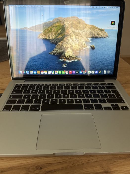 Продавам MacBook Pro 13 Retina 2015 16 gb ram