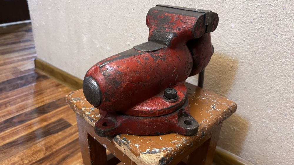 Продам раритетные тиски толи Чехия толи Корея