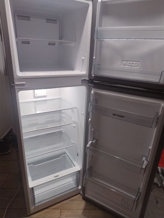 Vând frigider Sharp
