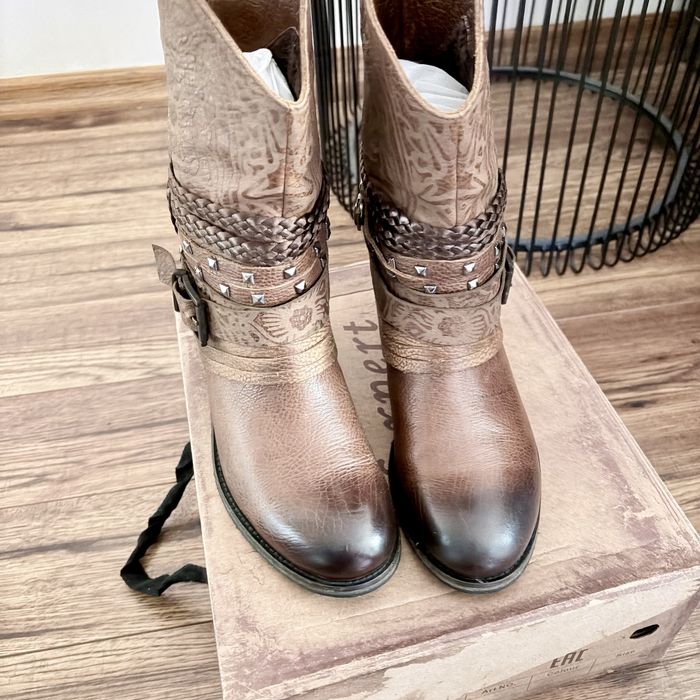 Боти от естествена кожа