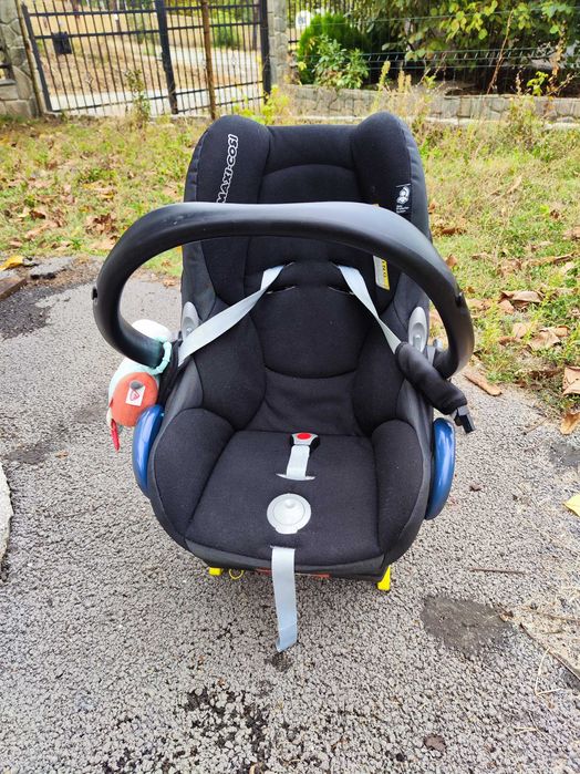 Maxi Cosi кошница за кола с Isofix база