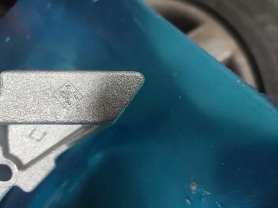 Помпа inna на Ауди а6с5 2.4 2.7,2.8.