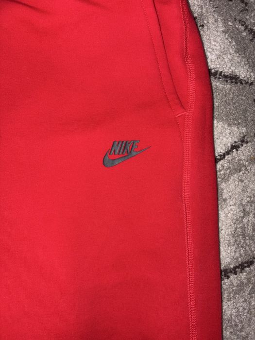 Pantaloni Nike tech rosii