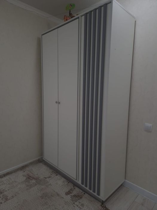 Шкаф с полками компактный