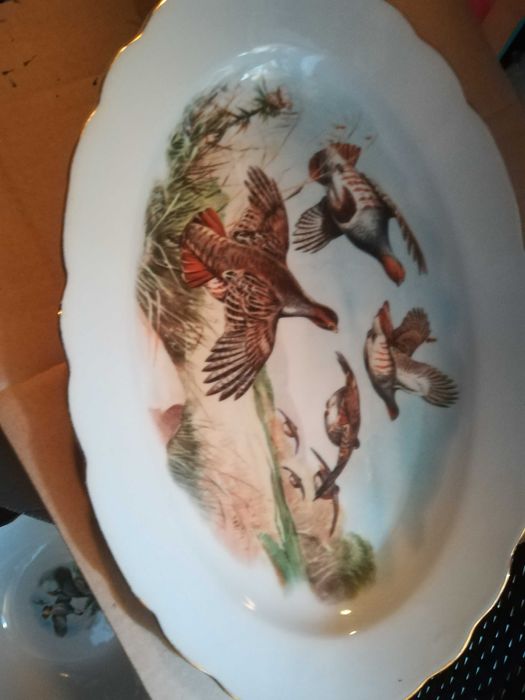 Сервиз порцелан 24части,, 12чаши,чай,кафе,ловджийски мотив, Антиквар