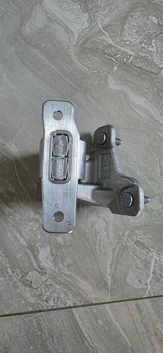 Balama inferioara usa stanga fata Mercedes w205