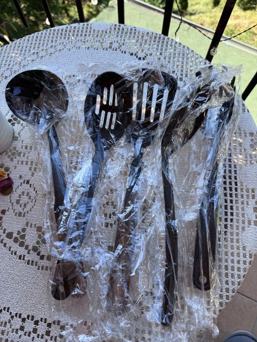 Чисто нови готварски прибори