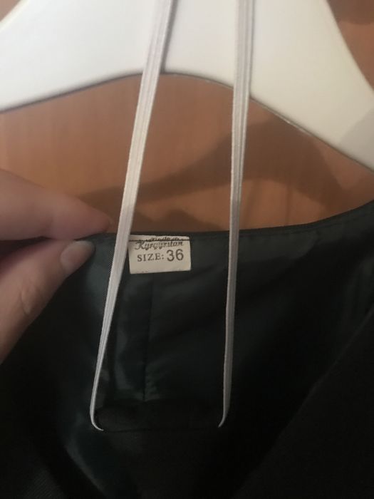 Продам темно зеленый жилет
