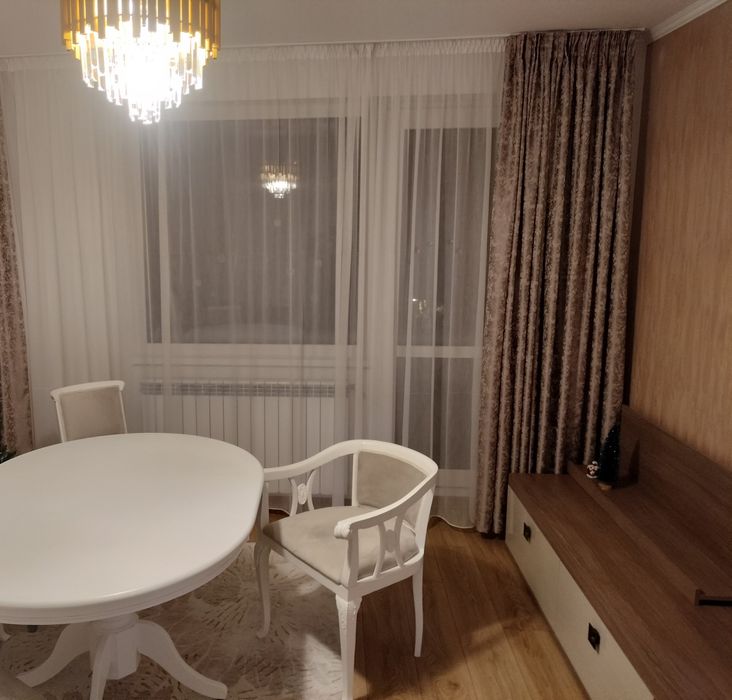 Închiriez apartament cu 3 camere in bloc cu loc de parcare inclus