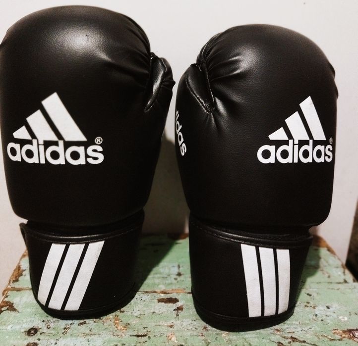 Боксерские перчатки