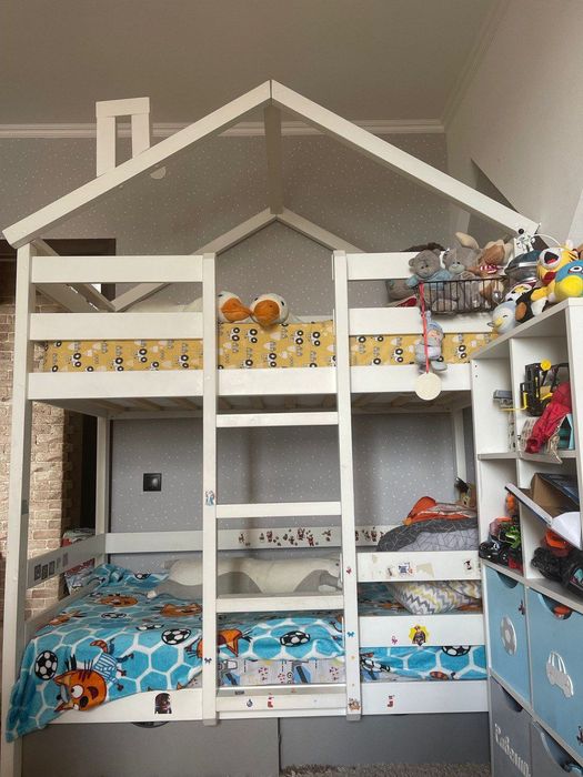 Двухъярусная кровать