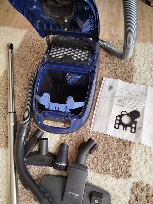 Прахосмукачка Miele Complete c3