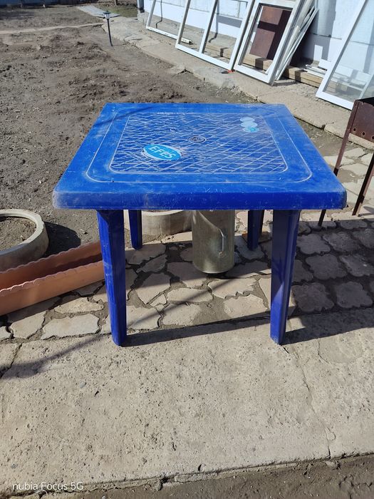 Стол пластиковый кафешный