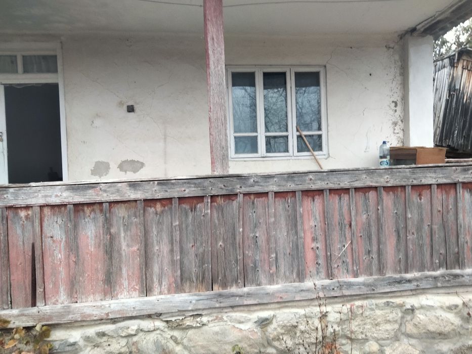 Casă de vânzare ,locuibilă, cu potențial cat gradina ei