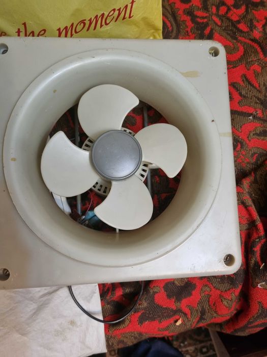 2шт  Вентилятора вытяжные кухонные