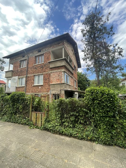 Къща в центъра на град Вършец