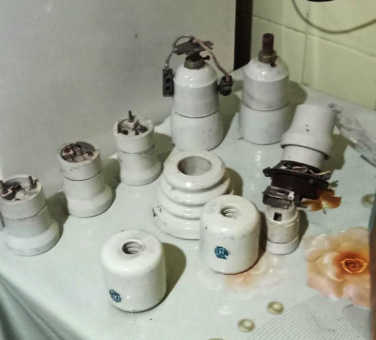 Продам фарфоровые изоляторы. Советские.