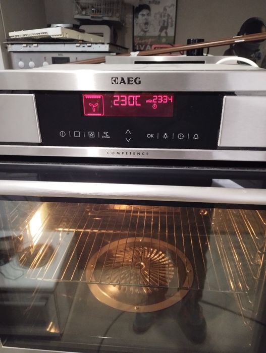 Мултифункционална фурна AEG Competence Конвектомат Steam