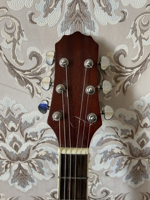 Продается Акустическая гитара dc 10/na