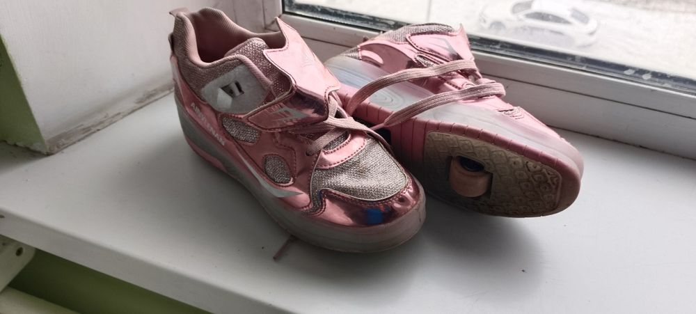 Продам детскую обувь