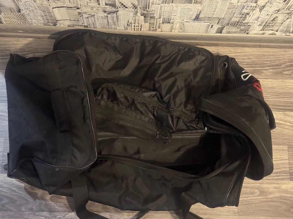 Продам хоккейный баул