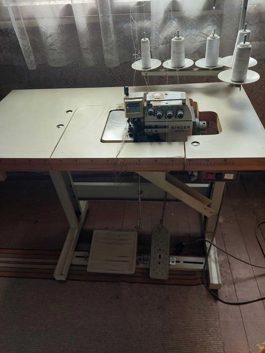 Индустриален оверлог Singer 184U2 с маса и мотор – 5 конеца