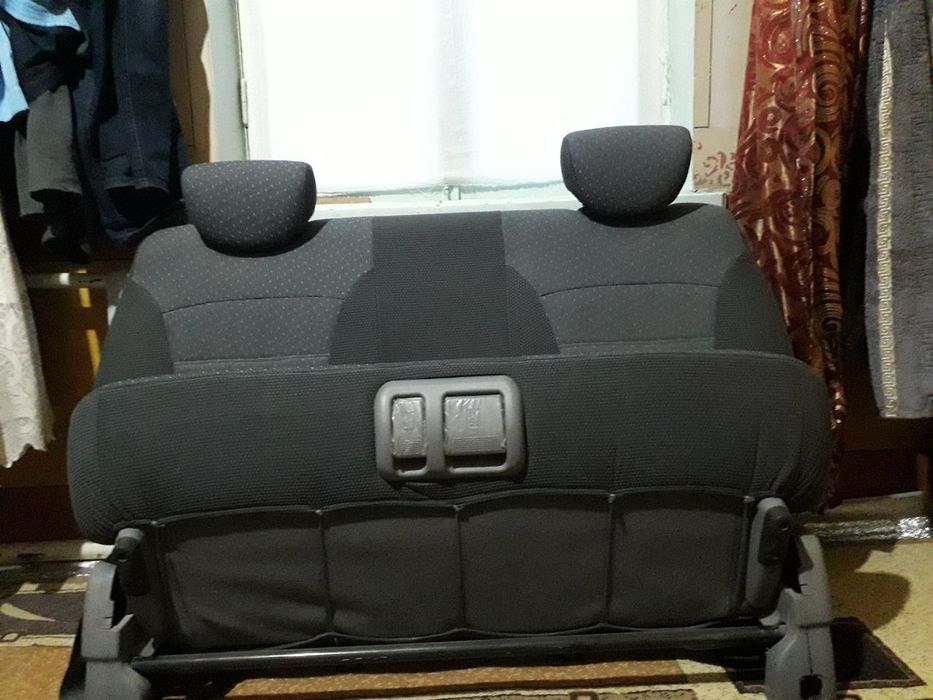 Hyunday H-1 oxirgi qator sideniyasi.