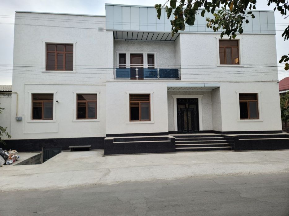 Участка сотилади  янги замонавий 400 кв автовокзал  оркасида.