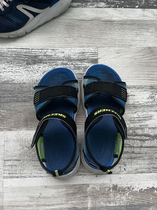 Сандали Skechers и маратонки Decathlon 33н