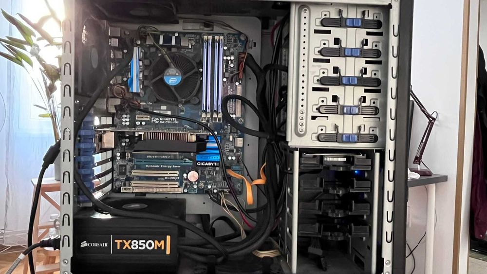 PC COMPLET + Monitor 23” Full HD + Accesorii
