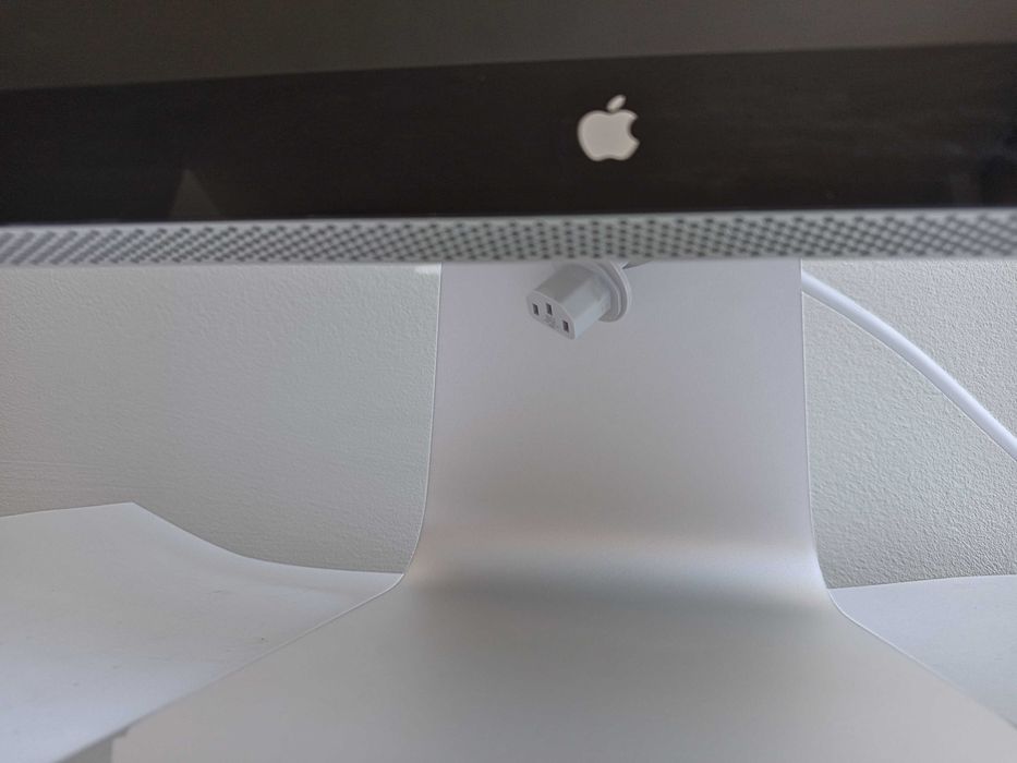 Монитор Apple 27 inch Thunderbolt Display Grade A Model A1407