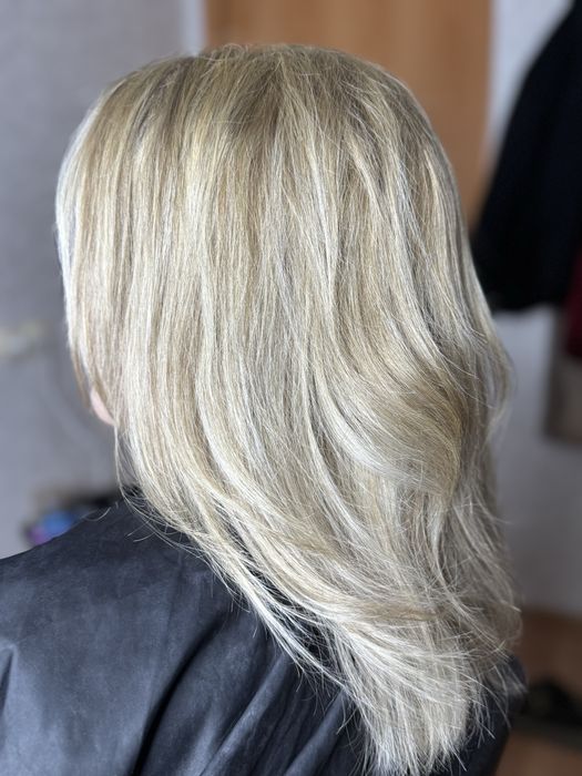 Нужны модели на окрашивание волос .