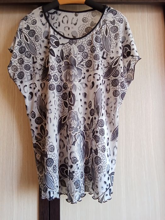 Костюм, блузка и юбка