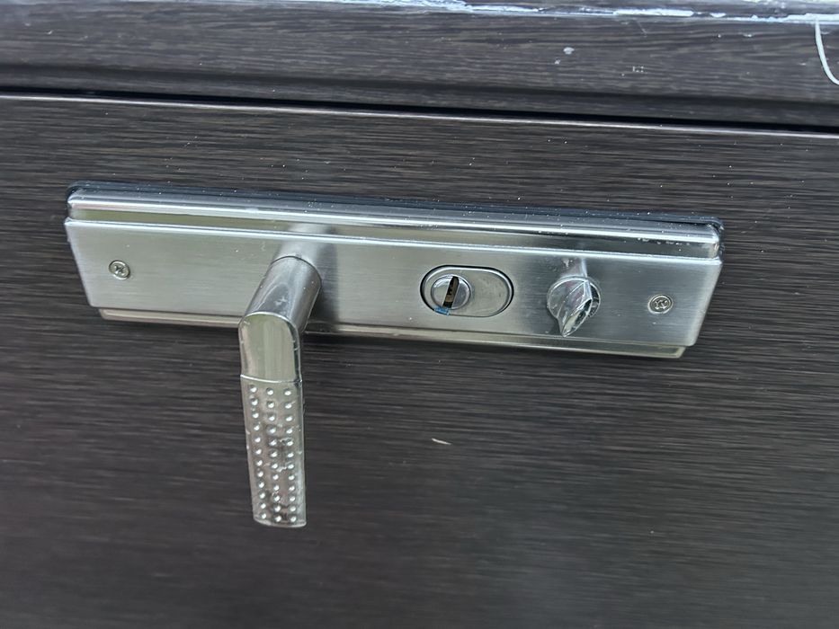 Usa metalica  in stare buna