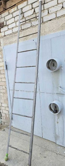 Металлическая лестница