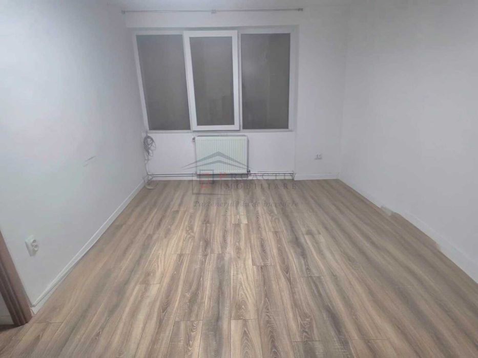 Persoana fizica vand apartament cu 2 camere si dependinte, 56mp, parter, vis a vis de magazinul general Bucuvina