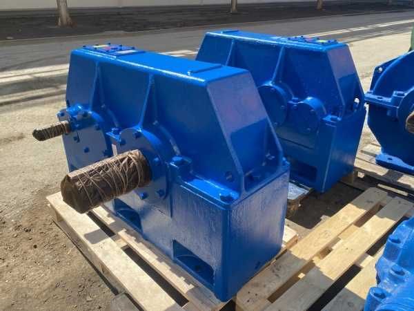 Редукторы разных типов: ЦУ, Ц2У, Ц2Н,