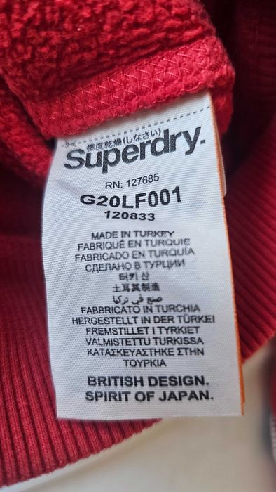 Vând bluză / sweatshirt Superdry League, cu interior pufos. M. Stare foarte bună. Preț 50 RON.