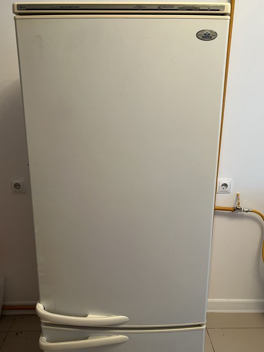 Холодильник б/у,не рабочая,