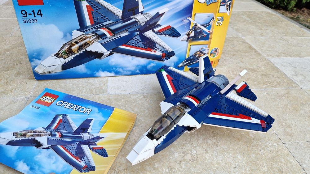 LEGO CREATOR 3 ÎN 1 - Avion albastru de luptă 31039