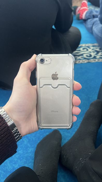 Продаю Iphone 7.