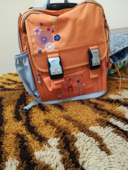 Ученическа раница с много прегради