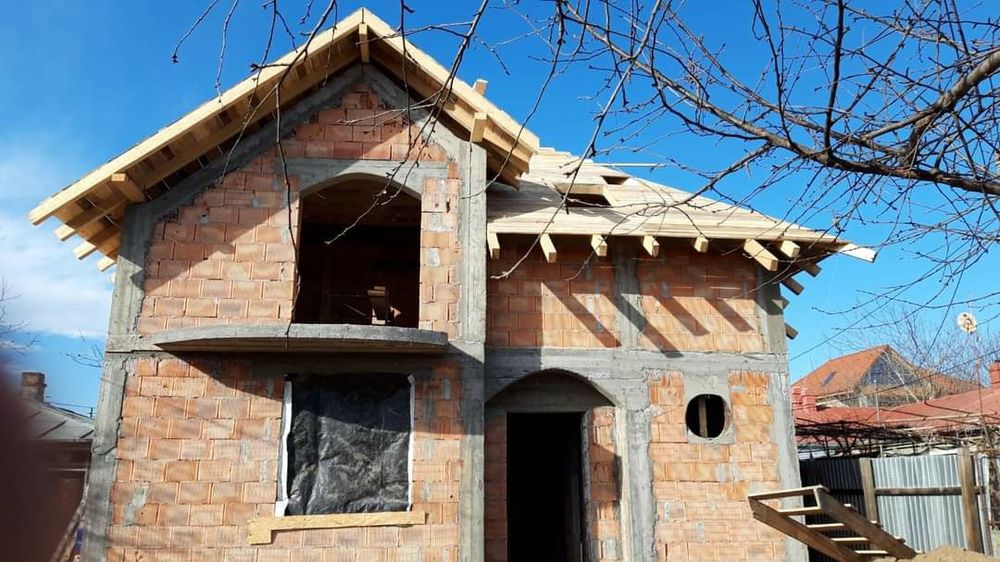 Construim Case la rosu /la cheie .