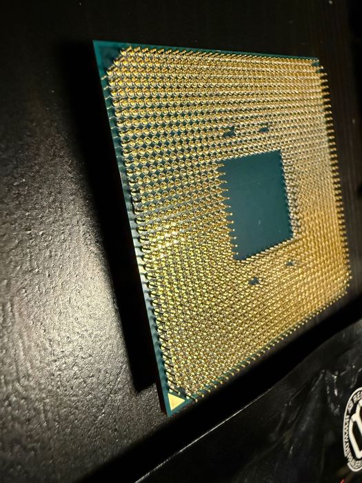 AMD Ryzen 7 5700X3D Socket AM4 – CA NOU, sigilat în mod practic