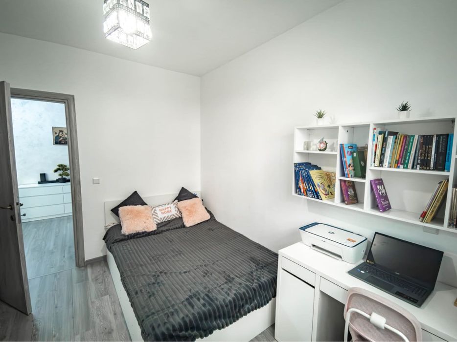 Apartament 2 camere + loc de parcare la scara